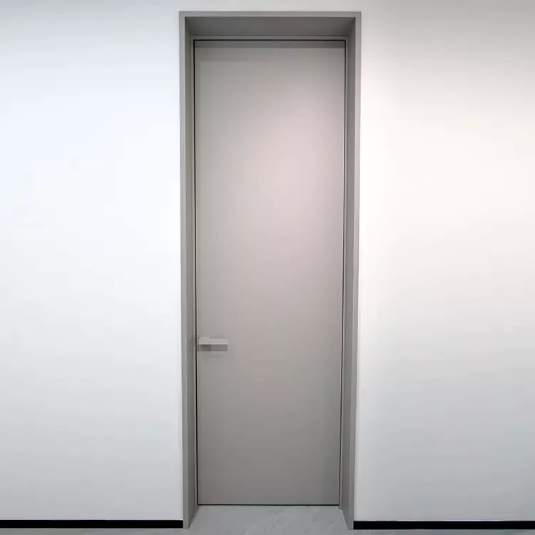 Puerta batiente interior minimalista